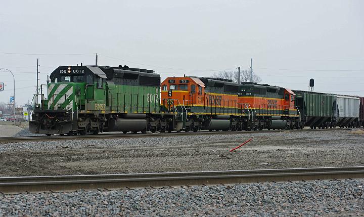 BNSF 8012 - SD40-2.jpg